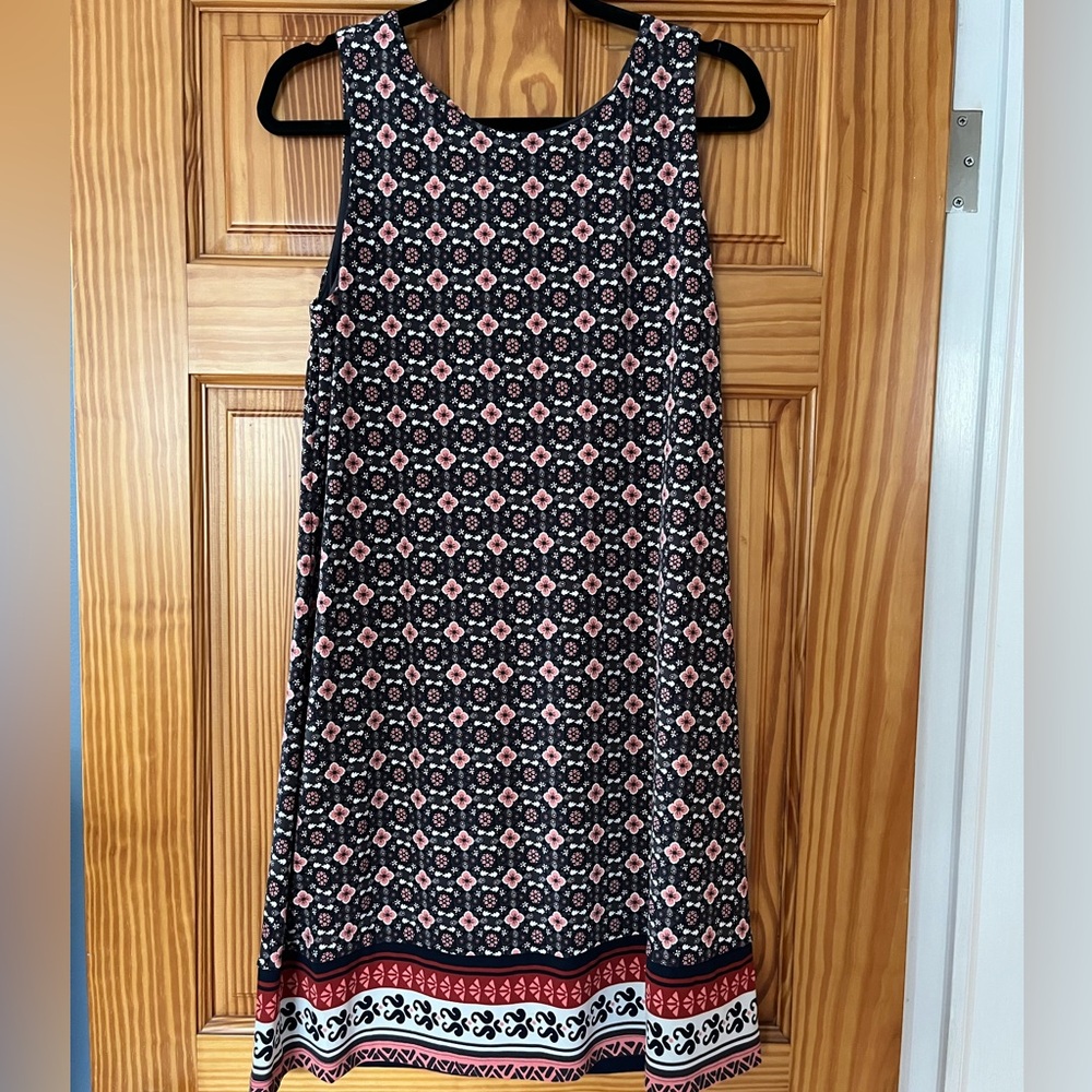 Sleeveless patterned fully lined dress